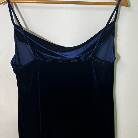 Women’s Dark Blue Velvet gown with slit and cowl neck. Jump Apparel “PL” size - Picture 6 of 9
